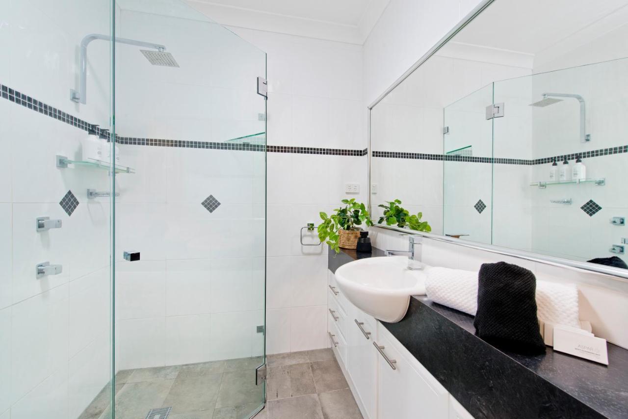 Adrift At Dolphin Cove Apt 5 - Riverfront Modern نورث هيفن المظهر الخارجي الصورة